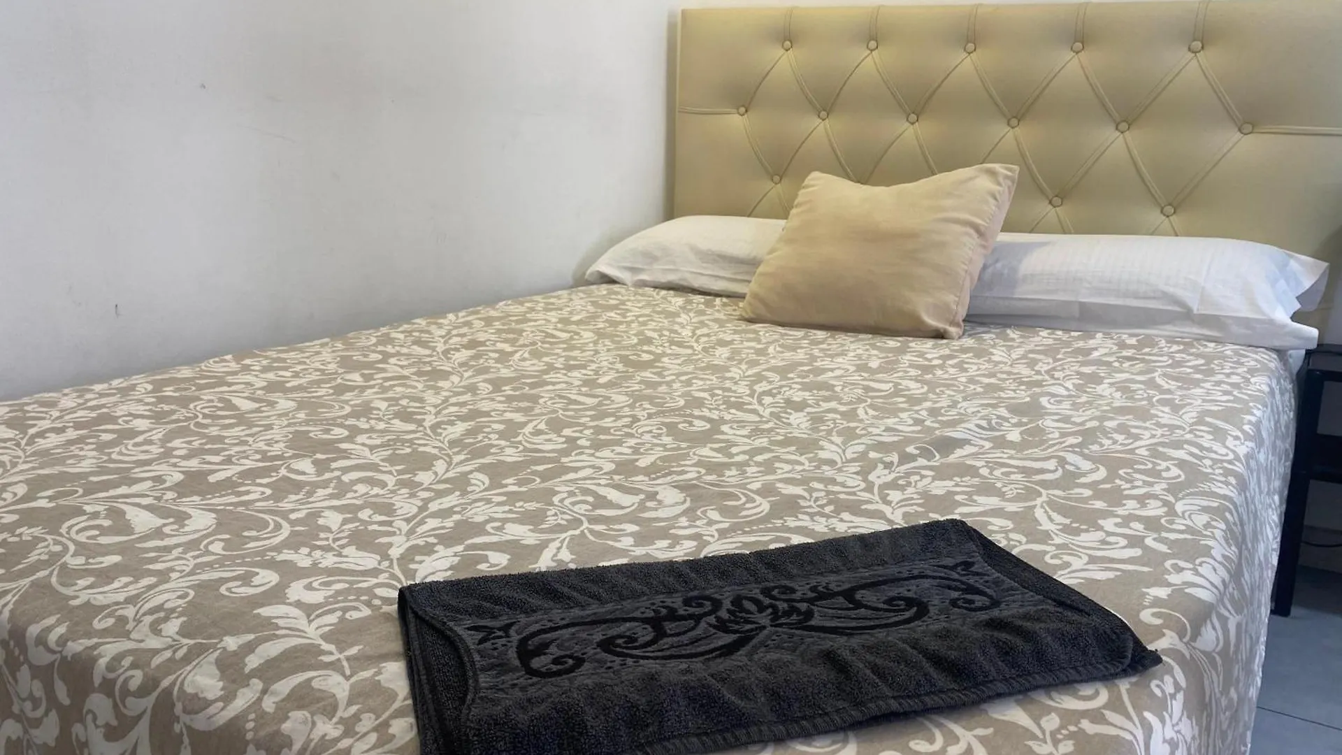 Hostal Apartamentos Playa Del Palo Malaga
