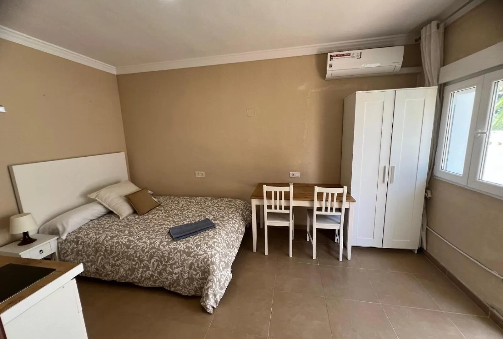 Hostal Apartamentos Playa Del Palo Malaga 0*,  Spain
