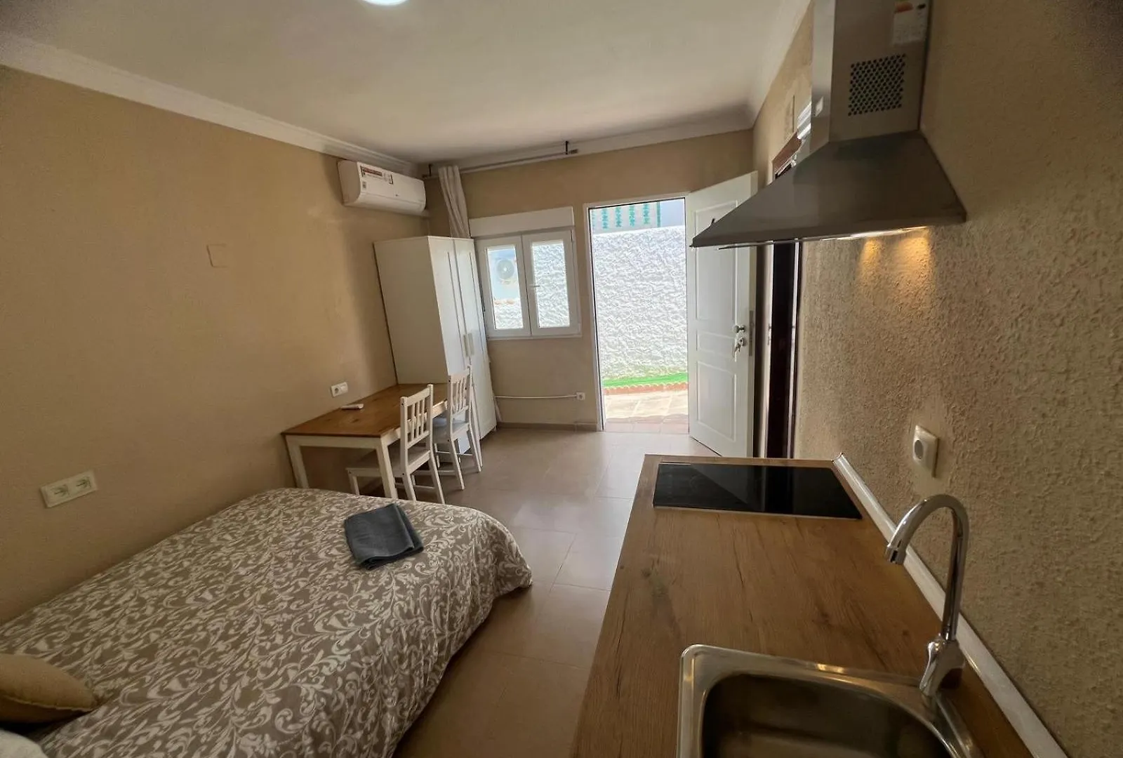 Hostal Apartamentos Playa Del Palo Malaga 0*,  Spain